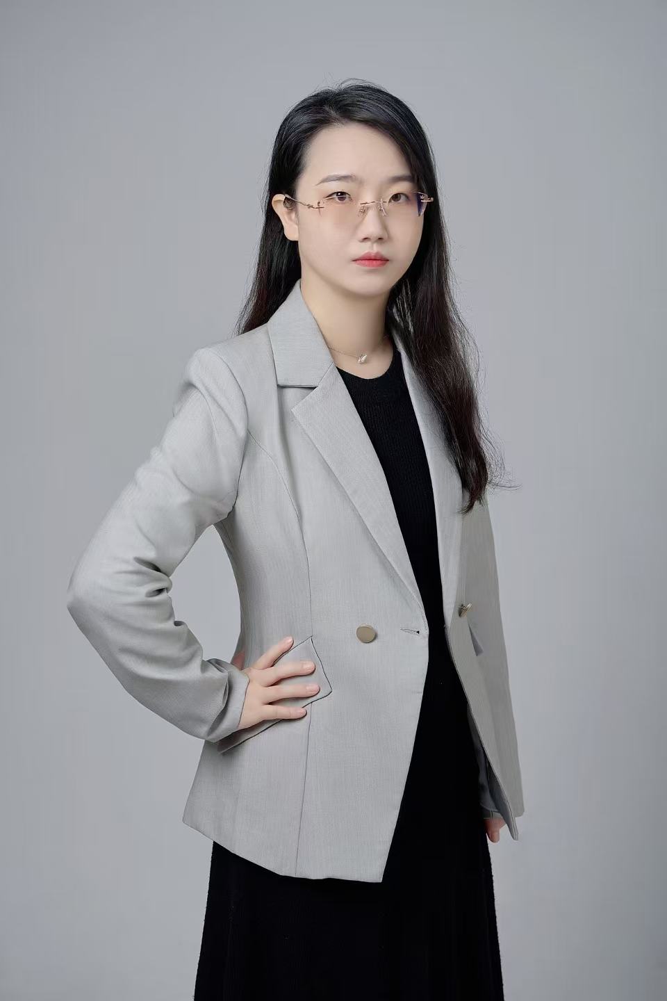 黄亚男律师工作照